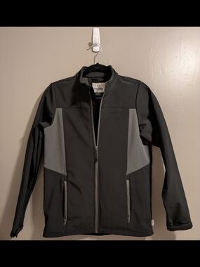 Magellan Outdoors Boys XL (18-20) Black Gray Softshell Full Zip Jacket